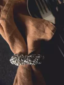 ByOn Serviettenringe Minerale, 6 Stück 5 ByOn Serviettenringe Minerale, 6 Stück – Bild 3