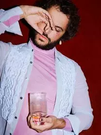 ICONS By Westwing Collection Wassergläser Minna Von Guglielmo Scilla Mit Irisierender Oberfläche Und Rillenrelief, 4 Stück 5 ICONS By Westwing Collection Wassergläser Minna Von Guglielmo Scilla Mit Irisierender Oberfläche Und Rillenrelief, 4 Stück – Bild 3